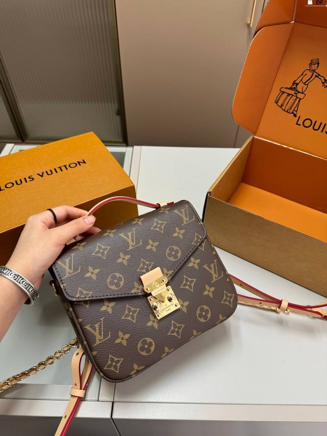 Lv邮差双肩包 双肩、单肩、斜挎、手提都可以 休闲风、精致风都适配 Df尺寸19.5.17折叠盒飞机盒