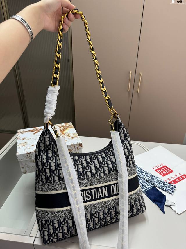 Dior迪奥腋下包 很有质感 可盐可甜 是每个追求漂亮的女孩必入单品 A-01尺寸31.10.23配盒