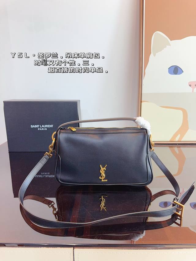 配礼盒. 圣罗兰ysl Hobo 饭盒包. 复古优雅 满满的高级感 大小适中 容量感人 休闲正装皆可轻松驾驭尺寸：29*9*17Cm