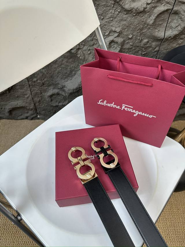 升级版 菲拉格慕！！ 高版本！ 腰带 嘿哈 原单牛皮皮带～热门款 皮带里面最火的啦～质量很好 全套包装！五金绝对不褪色 皮带头和专柜一样的哦～ 配礼盒手提袋发票