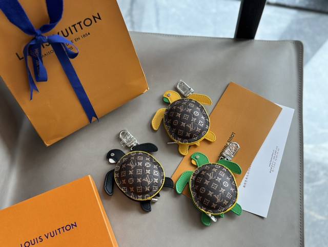 新品 海龟乌龟包钥匙扣挂件 Size: 12*10*3Cm