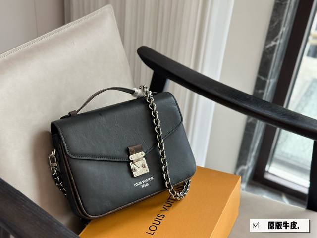 牛皮 配盒 Size：25Cm L家 高品质邮差包 老花邮差 每一年这个季节都要推一下！ 因为它太经典！太好看！