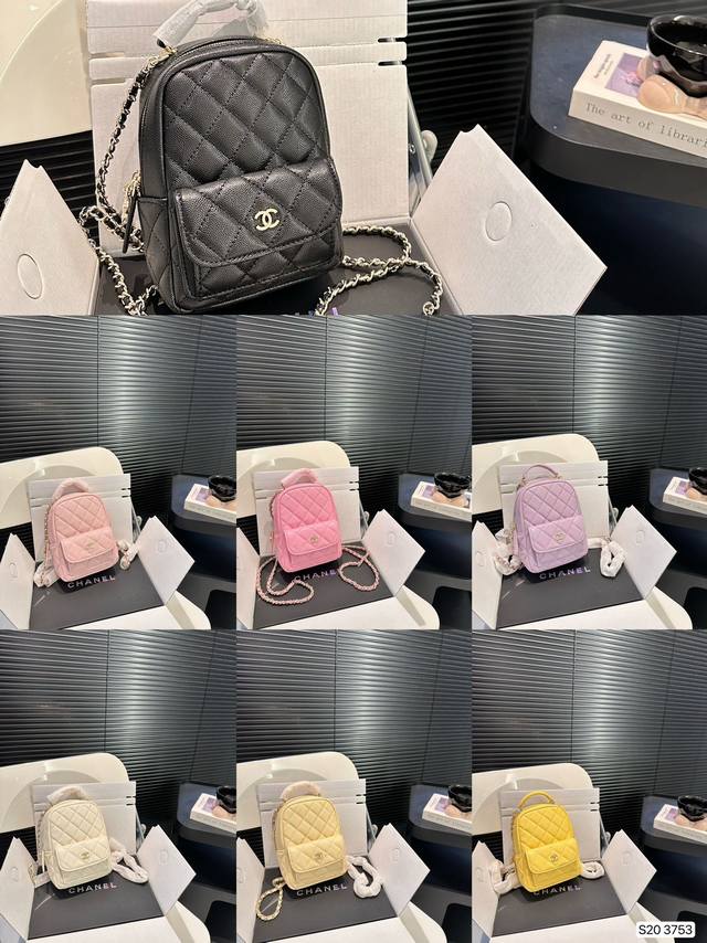 配飞机盒折叠盒子 香奈儿双肩背包 Chanel 双肩包 慵懒随性又好背 上身满满的惊喜 高级慵懒又随性 彻底心动的一只 Size：12 18 货号3753