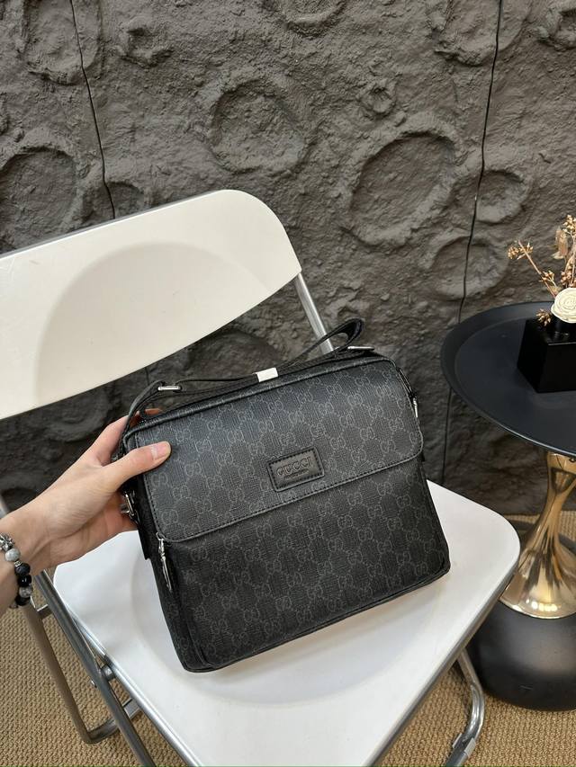 尺寸28.23 酷奇中古 邮差包公文包 设计也很简单 耐看 百搭休闲