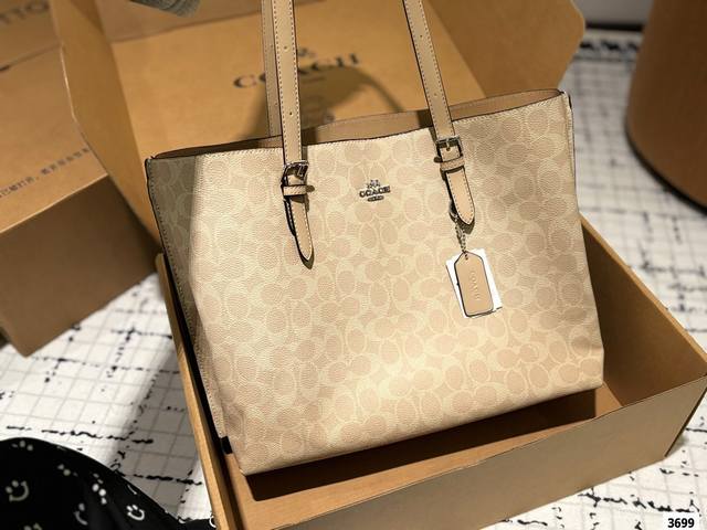 配盒尺寸33.26 蔻驰 Coach Molie 托特包 质感很高级 容量超级大也很耐用 日常出街背它回头率百分百 就是这种随性慵懒感