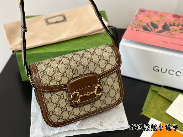 全套包装 Gucci 1995马鞍包 我的一见钟情 真的好好看!又复古又时髦反正我已经忍不住了!哪怕背个几十年依旧复古依旧时髦!绝对的超级爆款!也是倪妮最新街拍 全套包装 Gucci 1995马鞍包 我的一见钟情 真的好好看!又复古又时髦反正我已经忍不住了!哪怕背个几十年依旧复古依旧时髦!绝对的超级爆款!也是倪妮最新街拍