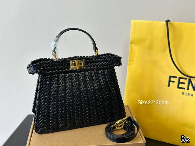 Fendi 超美的编织peekaboo编织peekaboo实物也太美了吧包包两边各有特色喜欢特别款的宝宝不要错过哟 27*20