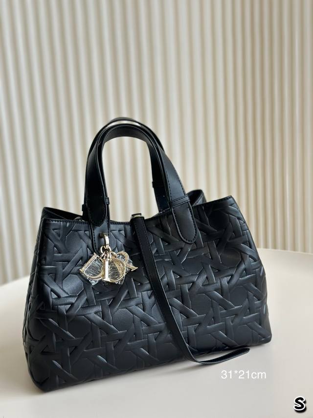 24Fw新款大藤格纹toujours~大写的优雅 尺寸31*21Cm 24Fw新款大藤格纹toujours~大写的优雅 尺寸31*21Cm