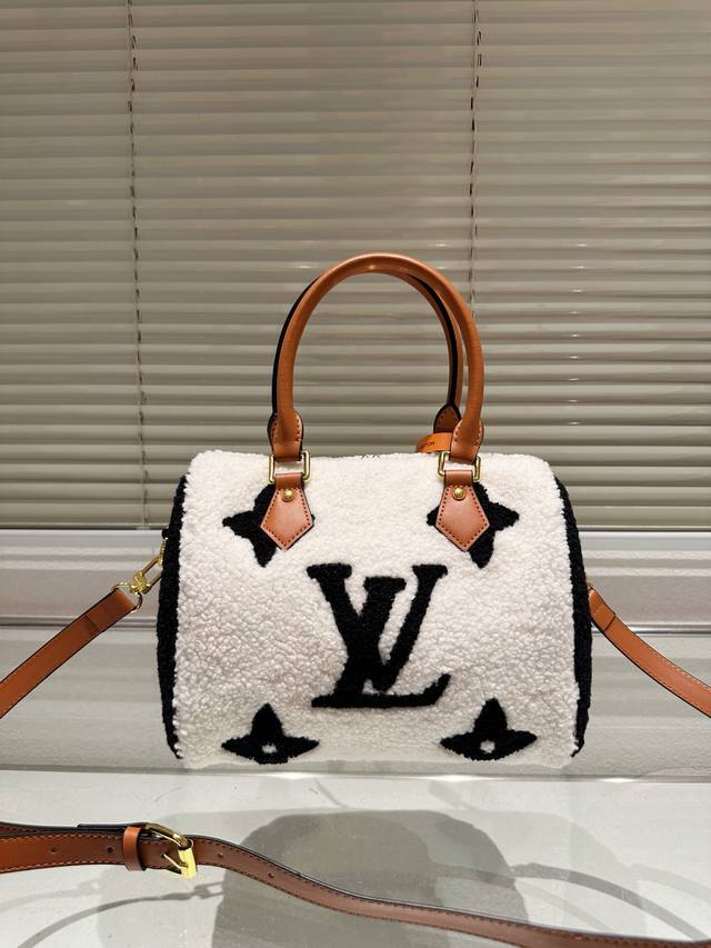 Size：25Cm 枕头 Lv经典speedy 可手提 可斜挎 Speedy永远是我心里面的白月光