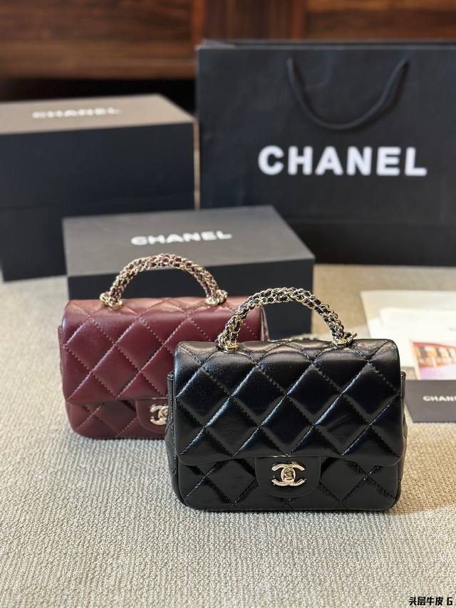 头层牛皮 Chanel 铁手提包 慵懒随性又好背 上身满满的惊喜 高级慵懒又随性 彻底心动的一只 Size：20 15Cm