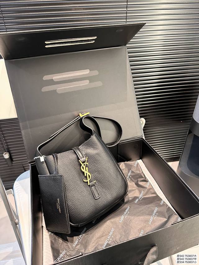 大号 中号 小号 配飞机盒折叠盒子 纯牛皮圣罗兰 托特包 满满的设计感 非常知性优雅 超级高级的时尚单品 实物绝对惊艳到你 尺寸：大号30 29 中号22 23