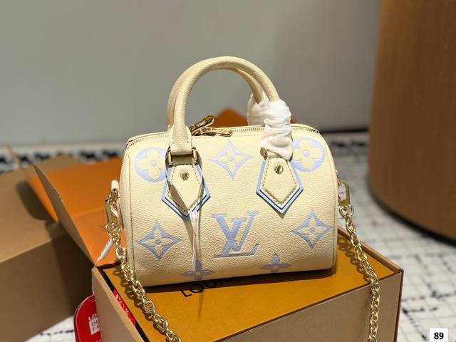 折叠礼盒官网飞机盒 ” Lv 新配色 Speedy 牛皮 大象灰枕头包 Lv 新款系列 枕头包 手袋,全网首发 Lv Speedy Nano 枕头包这款reti