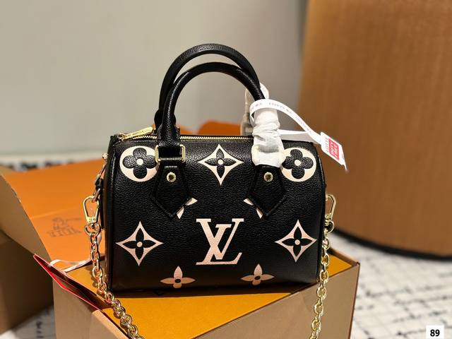 折叠礼盒官网飞机盒 ” Lv 新配色 Speedy 牛皮 大象灰枕头包 Lv 新款系列 枕头包 手袋,全网首发 Lv Speedy Nano 枕头包这款reti