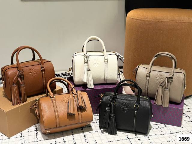 折叠盒 Tb 新款!Thea Mini Satchel 新款,包型好可爱呀!带2根肩带,底部4个脚有五金20*13 小牛皮 折叠盒 Tb 新款!Thea Mini Satchel 新款,包型好可爱呀!带2根肩带,底部4个脚有五金20*13 小牛皮