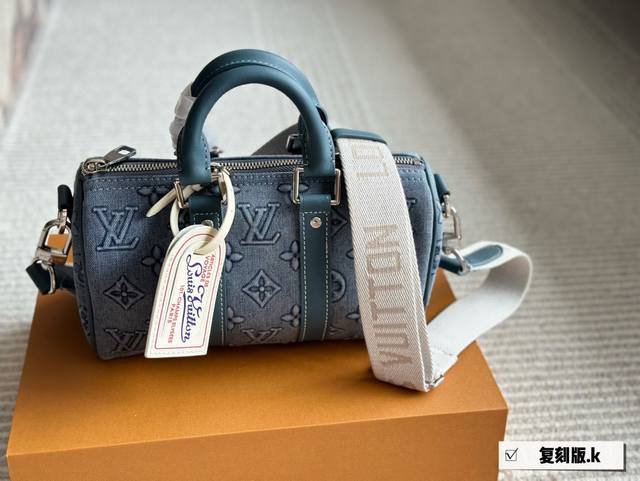 礼盒包装 顶级复刻版 尺寸：24 14Cm Lv家 Keepall Nano小包 真的是小可爱！ 男女同款！！！！ 男盆友的战包