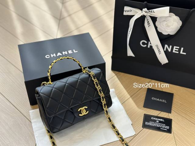 折叠盒 Chanel香奈儿｜ 22B Cf Handle Mini开箱是谁的神仙sa又offer包了，噢～是我的哈哈哈哈哈超级喜欢 Cf Handle 可手提可