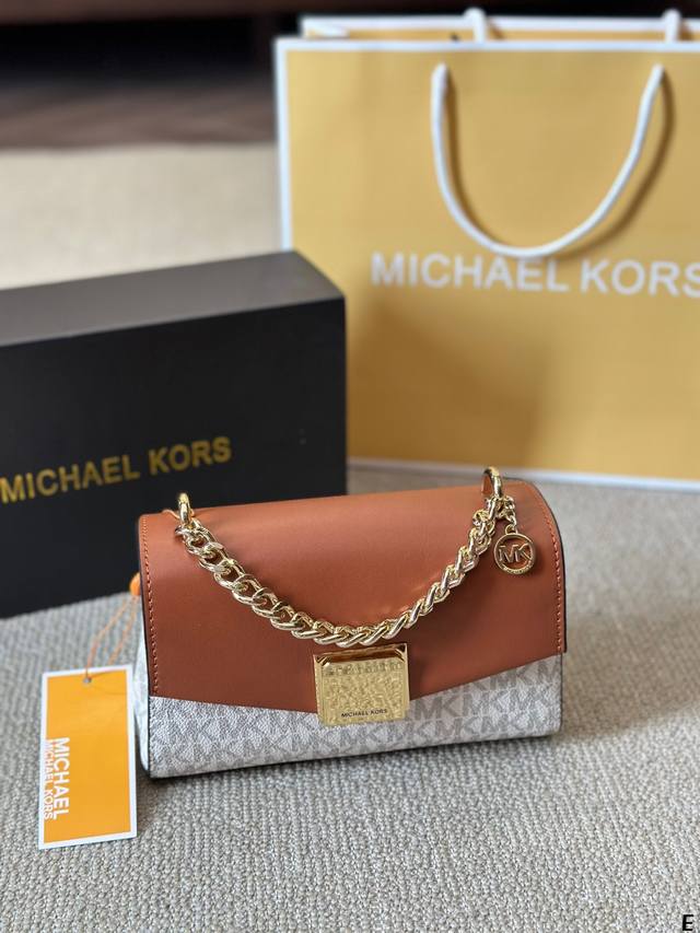 牛皮版本 Mk专柜款lita 系列链条包，非常经典大气的棕拼 1Og0，小巧精致，可手提可斜挎，尺寸约 20*11.5*7Cm。可以放下plus 大手机