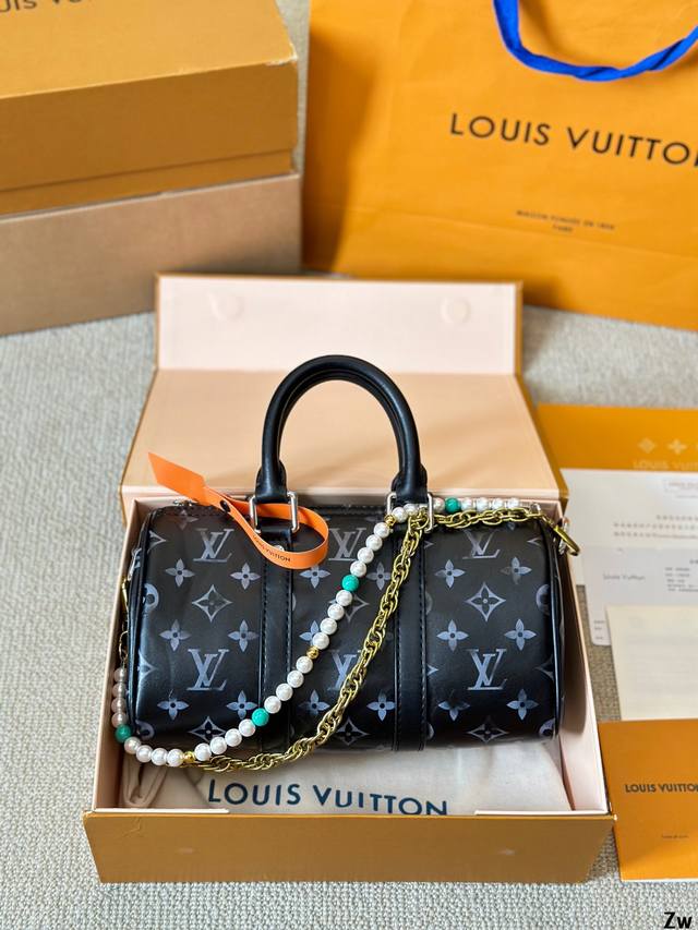 男帅女飒！！Lv Keepall25 路易威登 Keepall 25 蓝色老花有辨识度又低调 City的行李牌整个包包有不单调 尼龙宽肩带 上身也不勒肩膀 尺寸