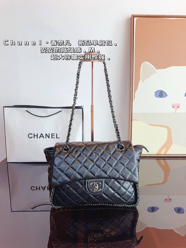 Chanel.香奈儿 Hobo 单肩包. 质感很高级 容量超级大也很耐用 日常出街背它回头率百分百 就是这种随性慵懒感尺寸:28*10*21Cm Chanel.香奈儿 Hobo 单肩包. 质感很高级 容量超级大也很耐用 日常出街背它回头率百分百 就是这种随性慵懒感尺寸:28*10*21Cm