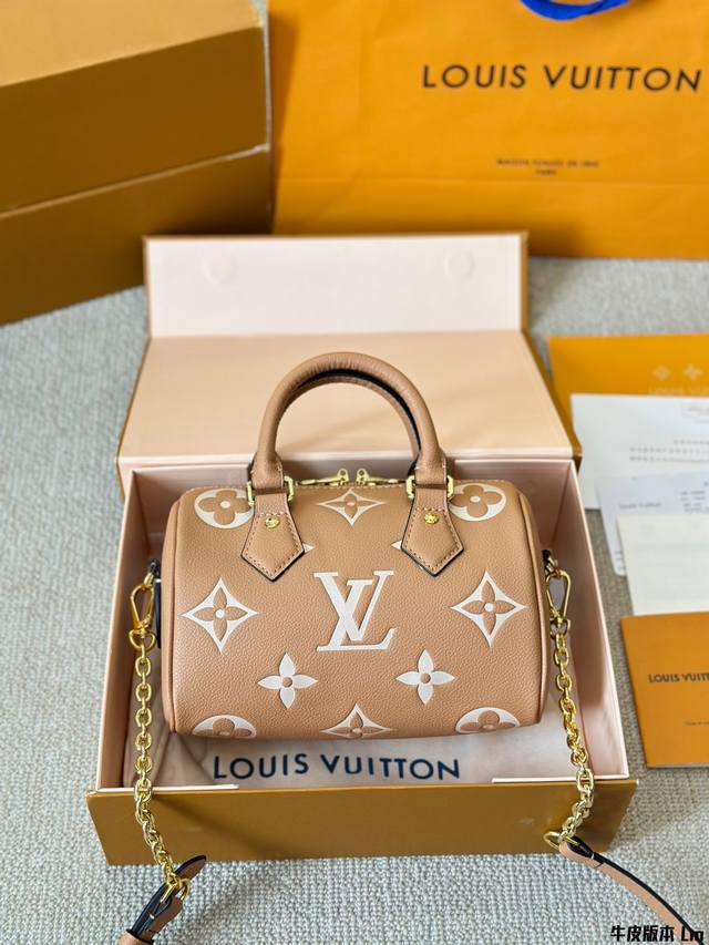 牛皮版本 Lv Speedy 20Cm枕头包 无论版型 内里和专柜毫无差别 真正原版复刻 内里可拆卸 火遍全球的爆款机场大包 机车女神包 明星同款 贵气而充满活 牛皮版本 Lv Speedy 20Cm枕头包 无论版型 内里和专柜毫无差别 真正原版复刻 内里可拆卸 火遍全球的爆款机场大包 机车女神包 明星同款 贵气而充满活