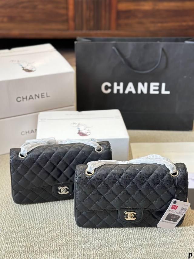 鱼子纹小牛皮 Cf Chane*-Cf经典之最 四季必备的原单系列“女神包”名媛超爱时尚宠儿 拥有超久历史 女人们的挚爱法宝 简约优雅凸显气质 不论单肩手提斜挎 鱼子纹小牛皮 Cf Chane*-Cf经典之最 四季必备的原单系列“女神包”名媛超爱时尚宠儿 拥有超久历史 女人们的挚爱法宝 简约优雅凸显气质 不论单肩手提斜挎