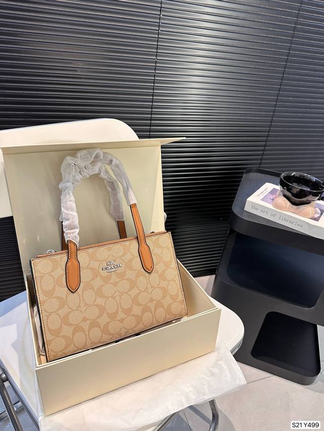 配盒子 蔻驰 Mollie托特包 复古优雅 满满的高级感 大小适中 容量感人 休闲正装皆可轻松驾驭 尺寸：25 16 货号y499