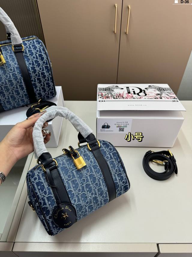 小 Dior迪奥枕头包 任何搭配都能够轻松驾驭 低调有质感 容量也很可 D-36尺寸25×19 20×13折叠盒飞机盒 小 Dior迪奥枕头包 任何搭配都能够轻松驾驭 低调有质感 容量也很可 D-36尺寸25×19 20×13折叠盒飞机盒