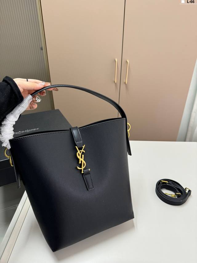 圣罗兰ysl Le37水桶包 极简风格 时尚大气 时髦毫不费力 任何风格轻松驾驭 L-66尺寸21.10.26配盒