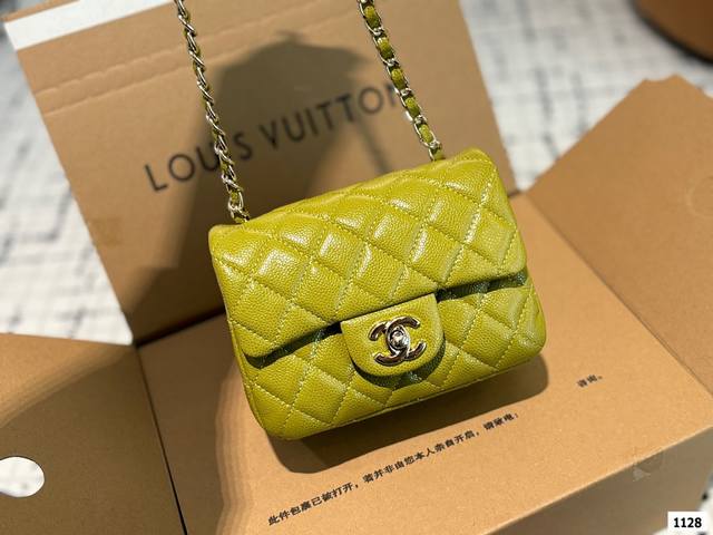 折叠礼盒 Chanel 小香 大mini Cf 香奈儿 Chanel 方胖子 顶流款 超精致 超优质 手感超级好 原版五金 超级大牌 以华丽高贵的外形成为当下最