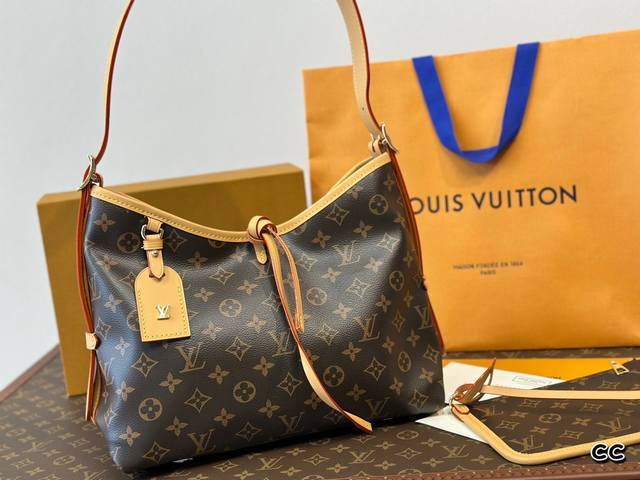 全套包装 Lv Carryall 大爆款 买不到根本买不到！它真的太太太太好看了 不愧是断货王上身是真香而且它更适合日常的搭配风格有一种酷酷的赶脚 随性慵懒风，