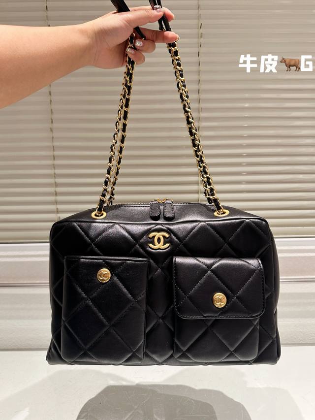 头层牛皮 Chanel 托特包 慵懒随性又好背 上身满满的惊喜 高级慵懒又随性 彻底心动的一只 Size：32 30Cm