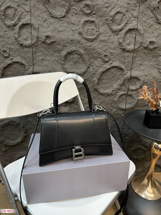 配折叠盒 巴黎世家 新品 Balenciaga 原版五金 纳帕牛皮版本 新款 褶皱沙漏包 最新走秀款来啦专柜限量上市 娱乐周刊主推款～超正点 原版内里 高端时尚