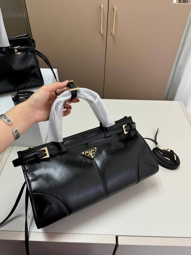 高版本prada普拉达 Soft Lux油蜡皮hobo短手柄手提包 D-301尺寸38.11.23折叠盒
