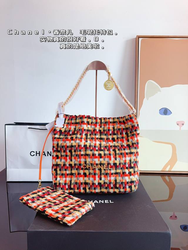 配礼盒 Chanel香奈儿 秋冬毛呢系列 新款 链条垃圾袋购物袋 金币bag 手感超级好 原版五金 超级大牌 以华丽高贵的外形成为当下最炙手可热之作人手必备，明
