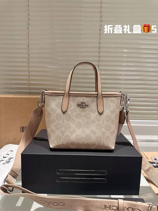 顶级牛皮版本 Coach 呀！这么可爱的 City小托特包 蔻驰九月新品来小托特包啦！ City 系列迷你号！！好乖好乖 尺寸16 16Cm