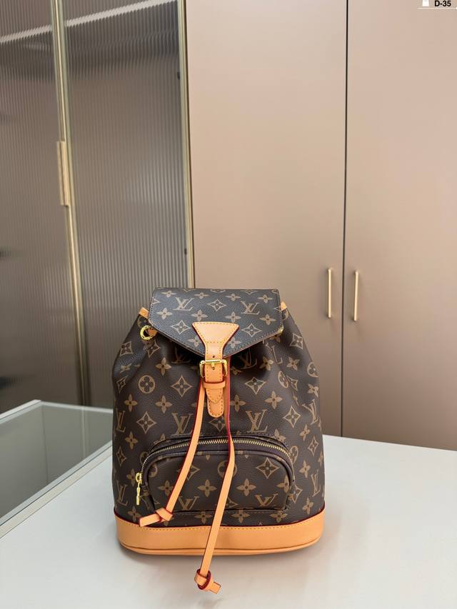 Lv双肩包 百搭到没朋友 就是酷 时尚感超强 辨识度很高 D-35尺寸24.12.29