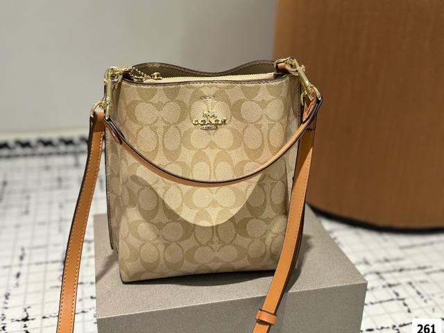 配盒尺寸19.21 蔻驰 Coach Mollie水桶包 精致美丽 高级优雅 很好驾驭，不挑衣服，不挑季节 一年四季都可，可盐可甜 高个子小姐姐背，气质御姐范