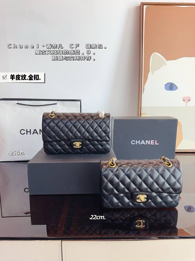 配礼盒. Chanelcf系列 Cf包香奈儿#精致女神推荐入手呦 美貌与实用并存 近年超盛行而小香这款做的超级棒 百搭休闲,职业,萌新等多种风格 材质是原版牛皮