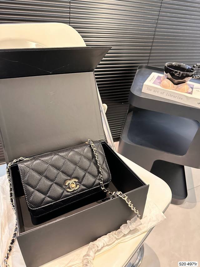 配折叠盒子 Chanel 香奈儿 新款链条包 时时刻刻展现最美的你。可手提，单肩，斜挎，尽显女人优雅气质，是一款超级百搭的休闲链条包尺寸 19 12货号4971