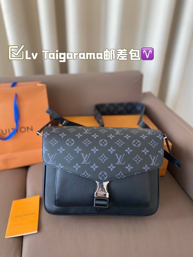 Lv Taigarama邮差包 休闲平时也好搭配衣服 复古有颜值好看百搭 休闲又不失优雅 简直美翻了 尺寸29*22 Lv Taigarama邮差包 休闲平时也好搭配衣服 复古有颜值好看百搭 休闲又不失优雅 简直美翻了 尺寸29*22