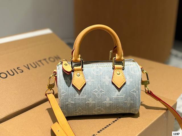 礼盒 Lv牛仔枕头包 春夏秀款系列，这次lv的款太可了，男女都可以背的款 ，酷酷帅帅可可爱爱～尺寸：16 10