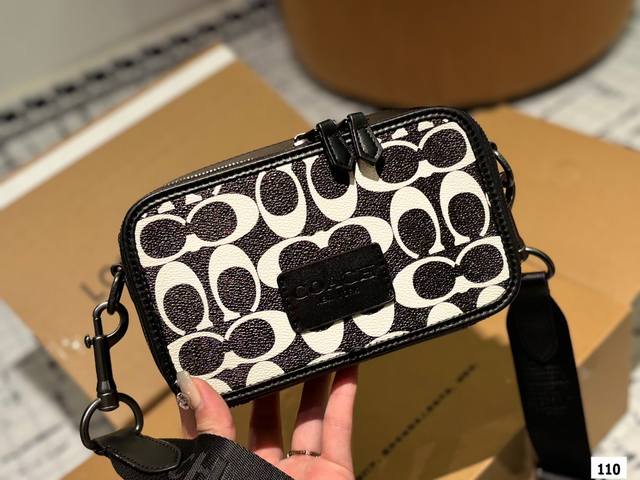 高端货 新款 “Coach蔻驰”单肩包 Coach蔻驰 Charter 19 经典老花双拉链开合 织物拼牛皮革 单肩斜挎包 小号 男款 军绿色 高清五金logo