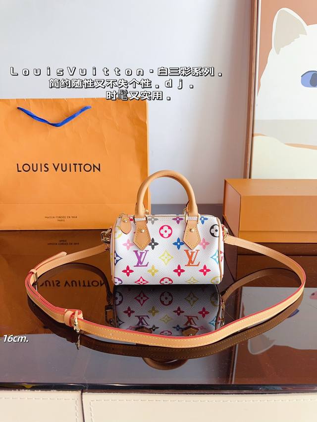 配礼盒. Lv Speedy 枕头包 这款retiro 手袋以标志性的lv老花面料制成，搭配奢华的变色牛皮饰边，经典永恒。优雅低调的外形设计和宽敞的包 全包对花