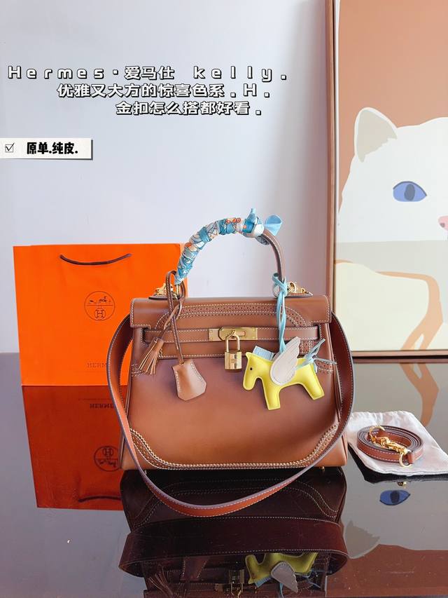 纯皮. 爱马仕 Kelly凯莉包 决不允许时尚界的你们不知道这款优雅叛逆魂 Kelly包如其名,可能是你见过最叛逆的birkin。 帅气的设计,背后以机车夹克当 纯皮. 爱马仕 Kelly凯莉包 决不允许时尚界的你们不知道这款优雅叛逆魂 Kelly包如其名,可能是你见过最叛逆的birkin。 帅气的设计,背后以机车夹克当