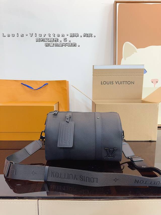 配礼盒. Lv X Nigo Keepall Xs 枕头包 手袋是一款理想的都市手袋。 标志性的造型与经典的 Monogram 帆布，加之多种携带方式和奢华的天