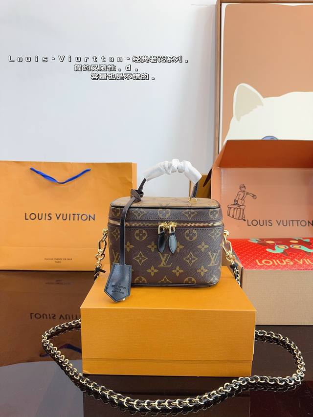 配礼盒. Lvvanity 化妆包 包包顶部选用深浅不一的色调增加层次感 特别是老花真香这秀款化妆包可爱又能装~手拎斜挎都很好看,足以应对所有场合 搭配休闲或者 配礼盒. Lvvanity 化妆包 包包顶部选用深浅不一的色调增加层次感 特别是老花真香这秀款化妆包可爱又能装~手拎斜挎都很好看,足以应对所有场合 搭配休闲或者