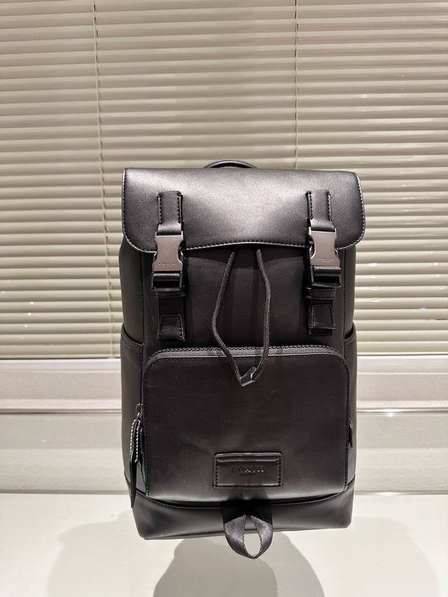 原单 高端货最新款 “Coach Track蔻驰”双肩包进口原厂面料超高清五金logo标志、专用里内里。超顺滑拉链、油边超平滑、做工精致每个细节到位！规格40*