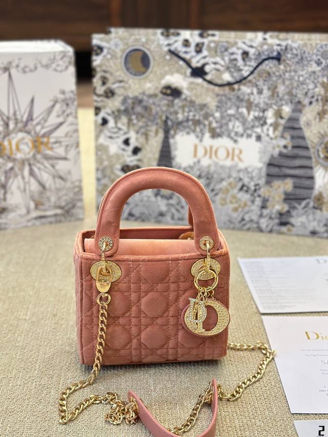 丝绒 配折叠礼盒 尺寸：Size: 18Cm 高品版.升级出货 Dior 戴妃 更加加分！