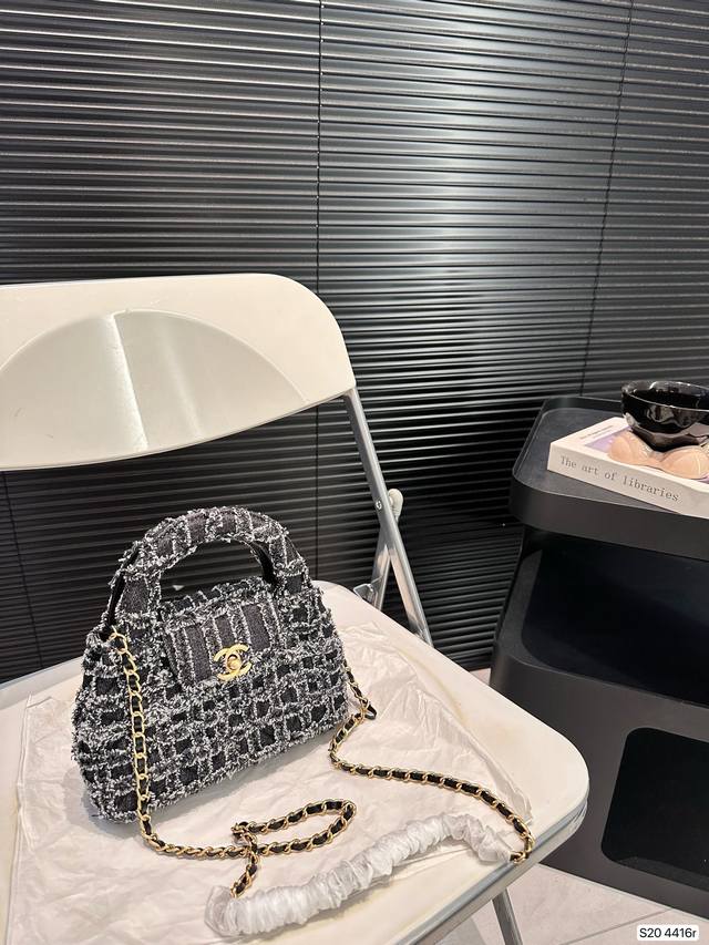 23Ss香奈儿牛仔手提包 上身太好看了，爱了爱了#Chanel23Ss # 尺寸20 13 货号4416R