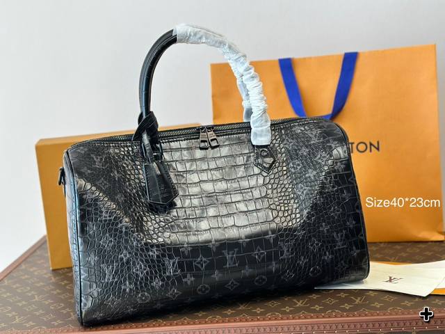 Lv新品旅行袋 男女通用款 大容量 尺寸40Cm 出差出游 不可缺少哦！